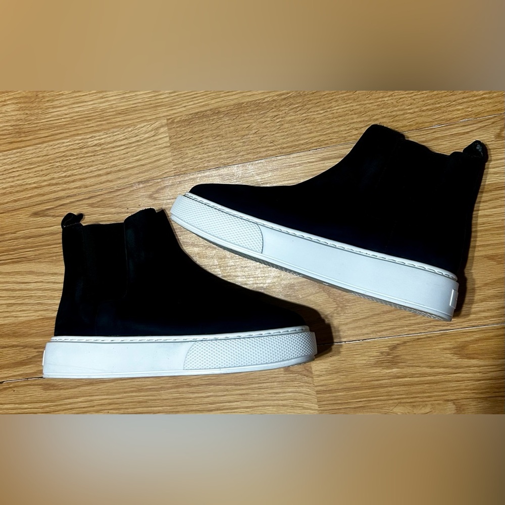 Women 7.5 J slides Black High top Sneakers with chunky White platform Soles